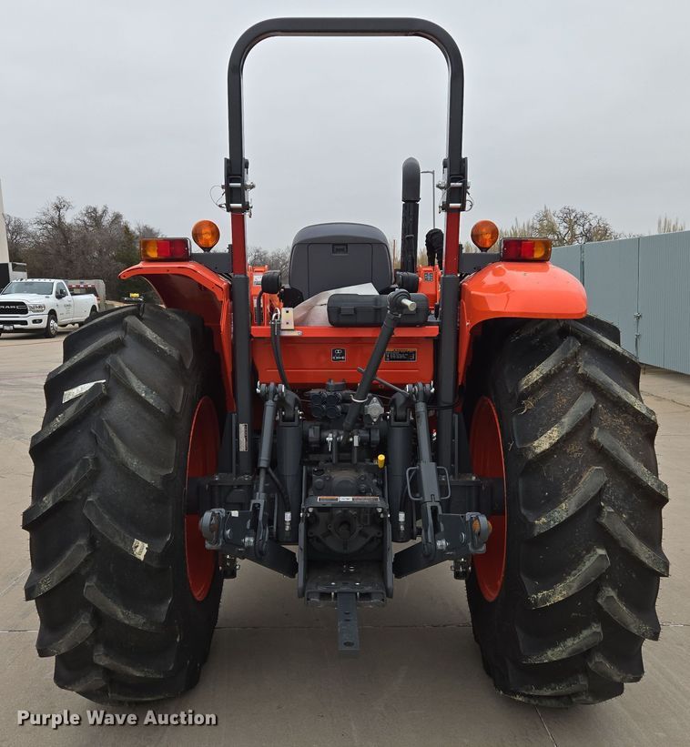 image for item DW8525 2022 Kubota M5-091D MFWD tractor