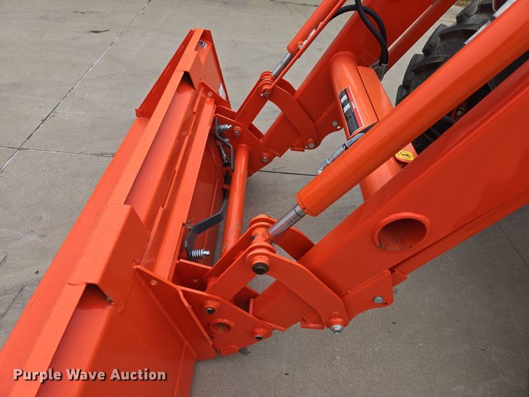 image for item DW8525 2022 Kubota M5-091D MFWD tractor