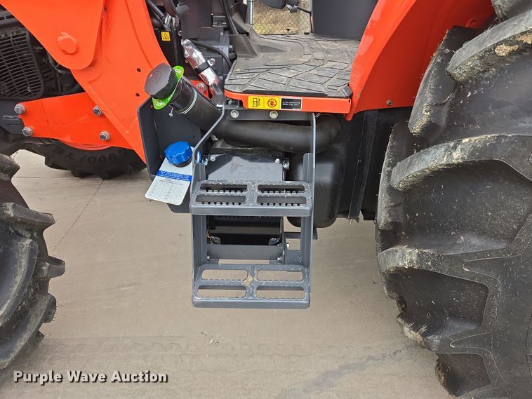 image for item DW8525 2022 Kubota M5-091D MFWD tractor