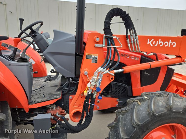 image for item DW8525 2022 Kubota M5-091D MFWD tractor