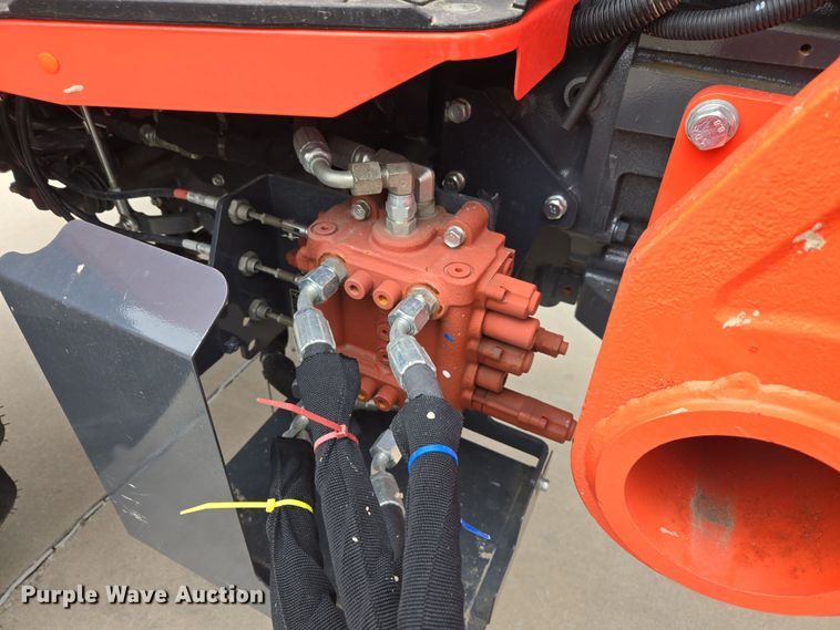 image for item DW8525 2022 Kubota M5-091D MFWD tractor