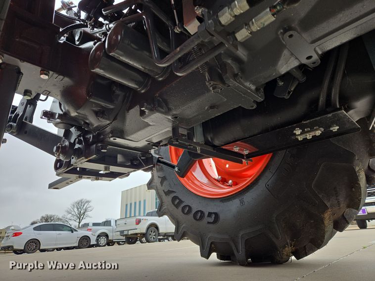 image for item DW8525 2022 Kubota M5-091D MFWD tractor