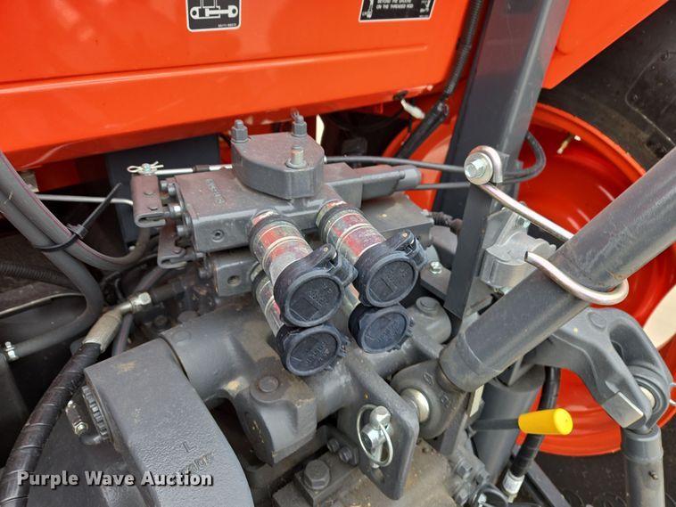 image for item DW8525 2022 Kubota M5-091D MFWD tractor