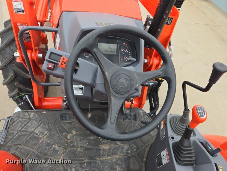 image for item DW8525 2022 Kubota M5-091D MFWD tractor