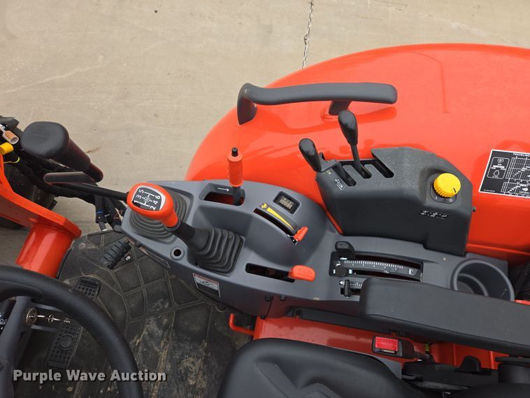 image for item DW8525 2022 Kubota M5-091D MFWD tractor