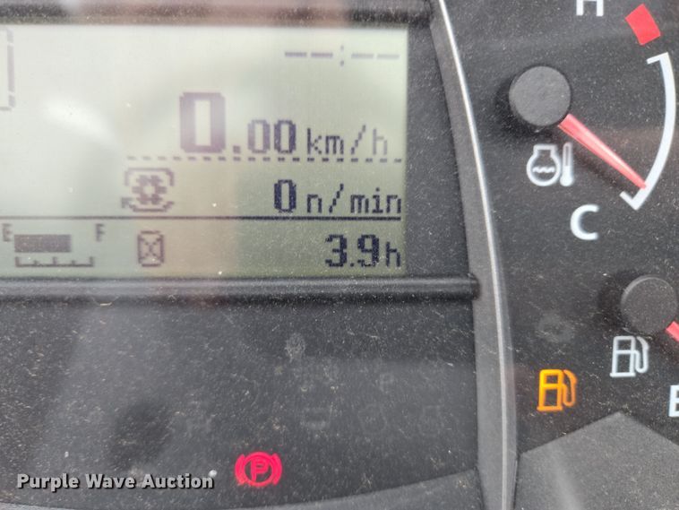 image for item DW8525 2022 Kubota M5-091D MFWD tractor