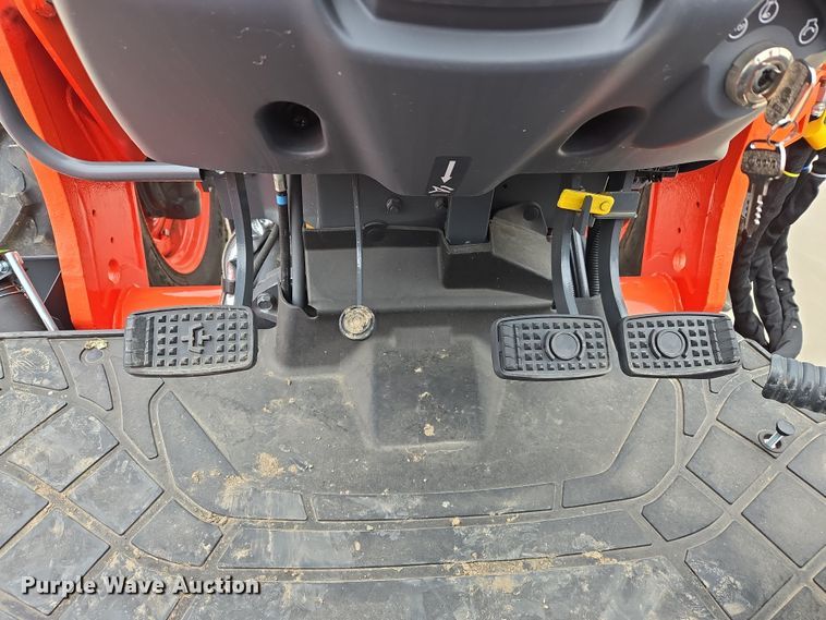 image for item DW8525 2022 Kubota M5-091D MFWD tractor