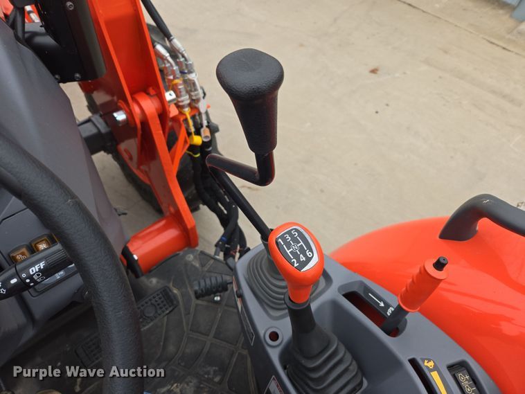 image for item DW8525 2022 Kubota M5-091D MFWD tractor