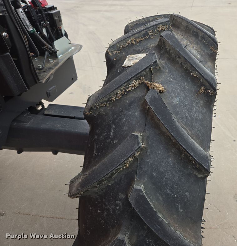 image for item DW8525 2022 Kubota M5-091D MFWD tractor