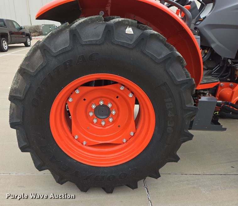 image for item DW8525 2022 Kubota M5-091D MFWD tractor