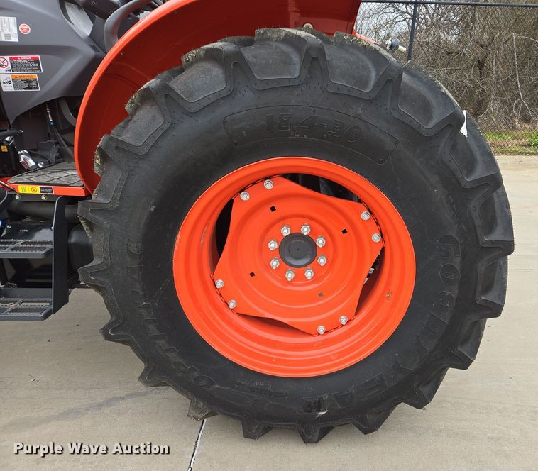 image for item DW8525 2022 Kubota M5-091D MFWD tractor