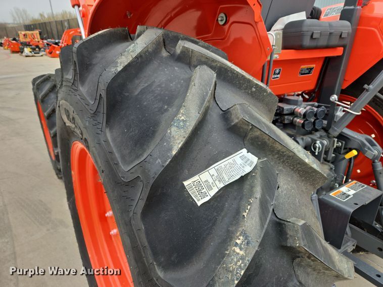 image for item DW8525 2022 Kubota M5-091D MFWD tractor