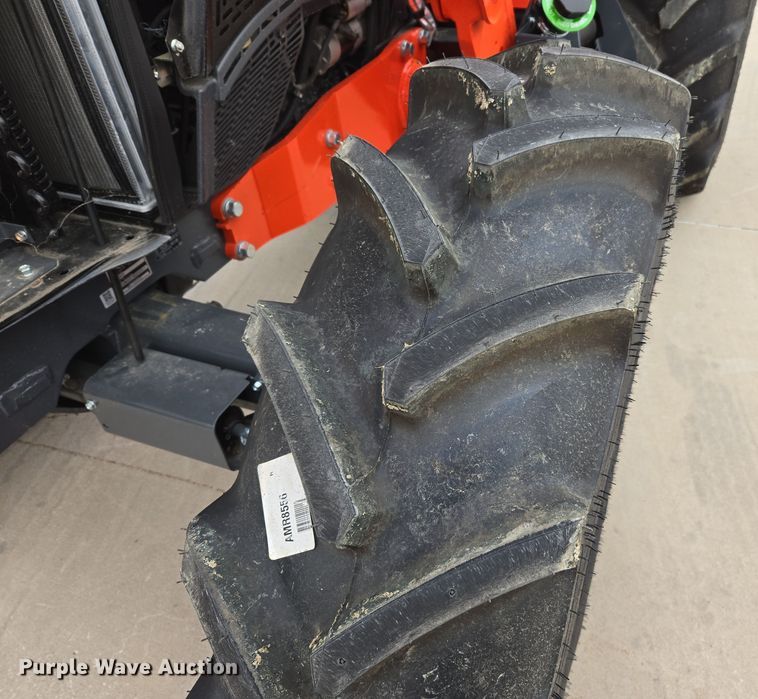 image for item DW8525 2022 Kubota M5-091D MFWD tractor