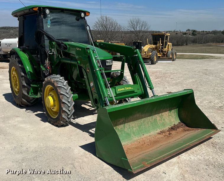 image for item DW8640 2022 John Deere 5065E MFWD tractor