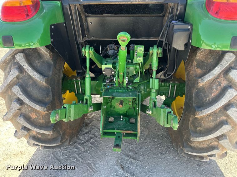 image for item DW8640 2022 John Deere 5065E MFWD tractor