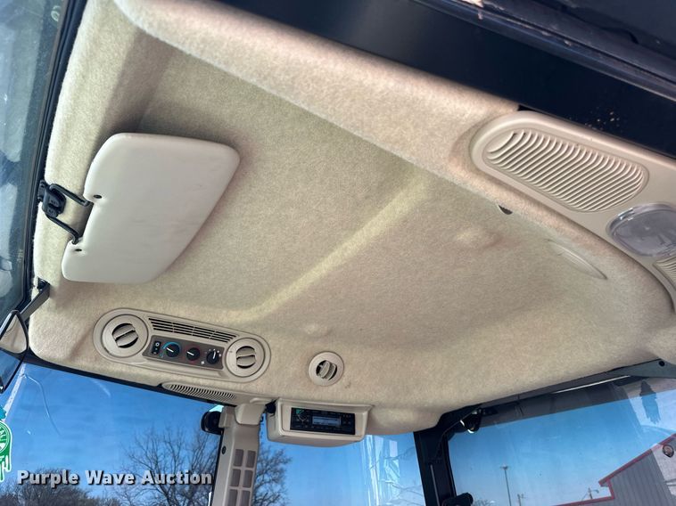 image for item DW8640 2022 John Deere 5065E MFWD tractor