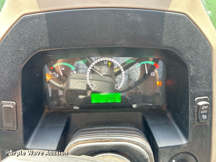 image for item DW8640 2022 John Deere 5065E MFWD tractor