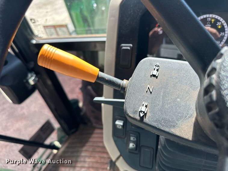 image for item DW8640 2022 John Deere 5065E MFWD tractor