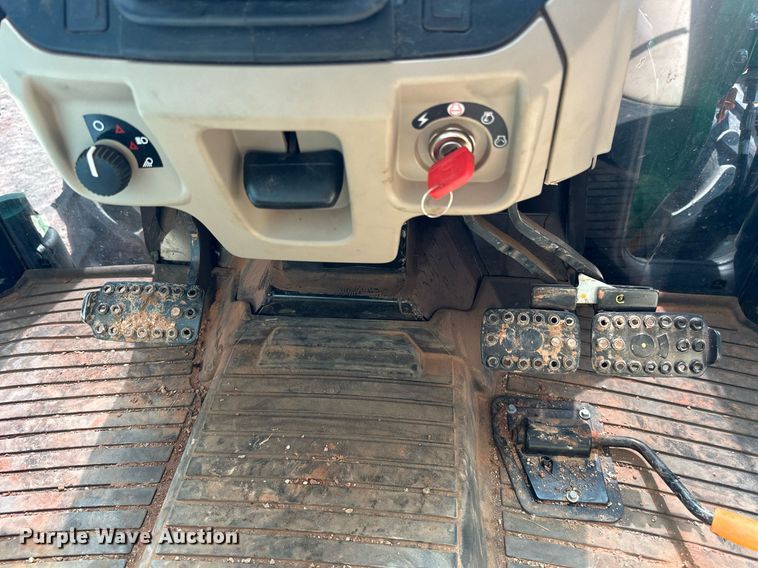 image for item DW8640 2022 John Deere 5065E MFWD tractor