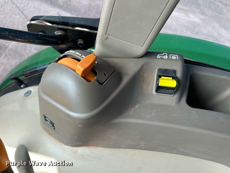 image for item DW8640 2022 John Deere 5065E MFWD tractor