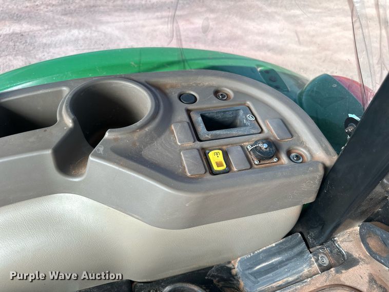 image for item DW8640 2022 John Deere 5065E MFWD tractor