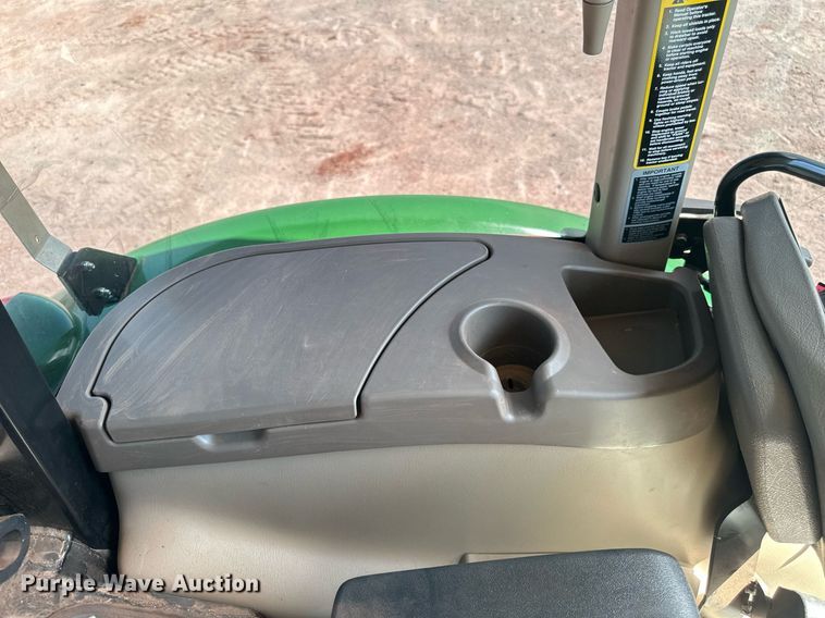 image for item DW8640 2022 John Deere 5065E MFWD tractor