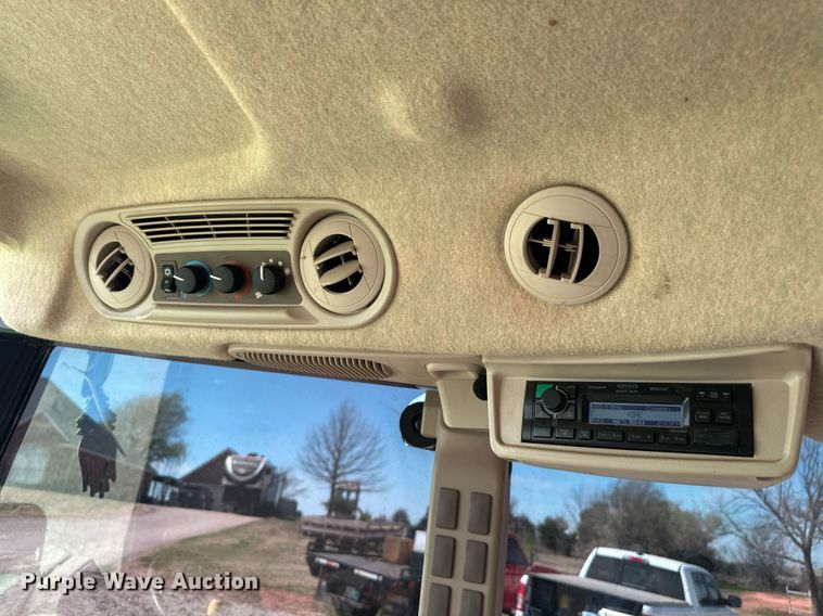 image for item DW8640 2022 John Deere 5065E MFWD tractor