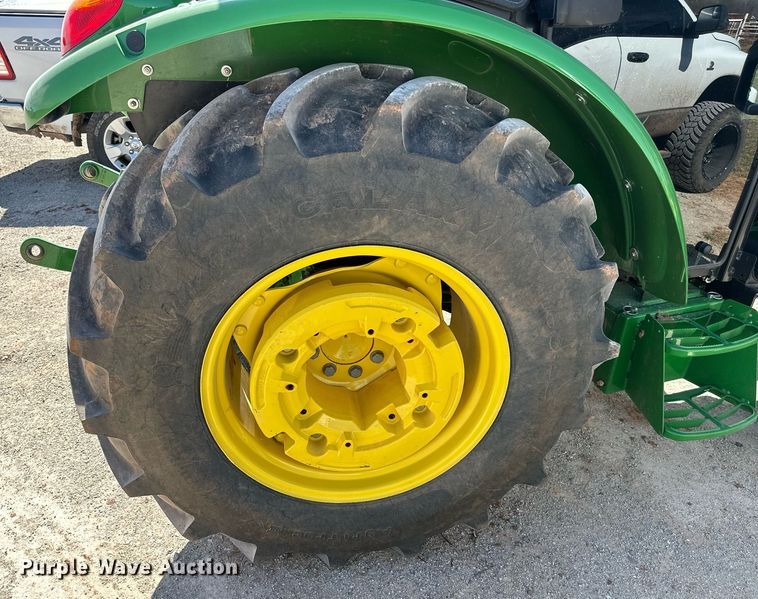 image for item DW8640 2022 John Deere 5065E MFWD tractor