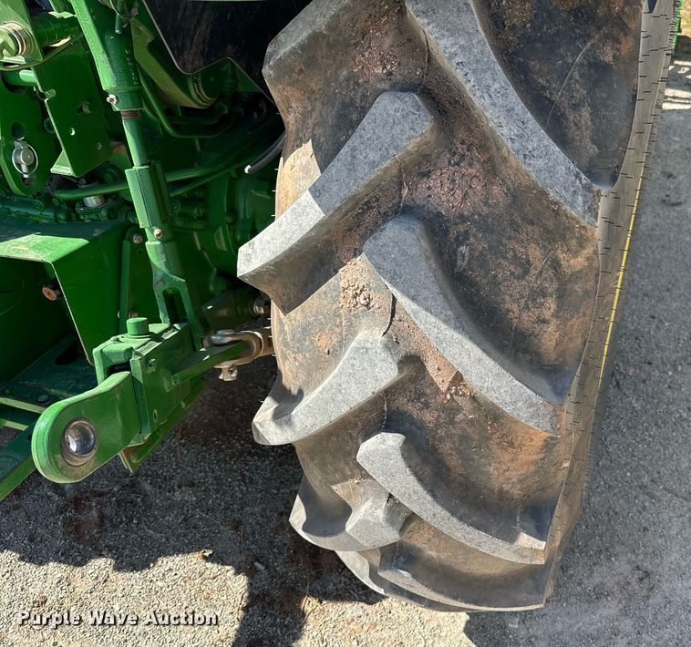 image for item DW8640 2022 John Deere 5065E MFWD tractor