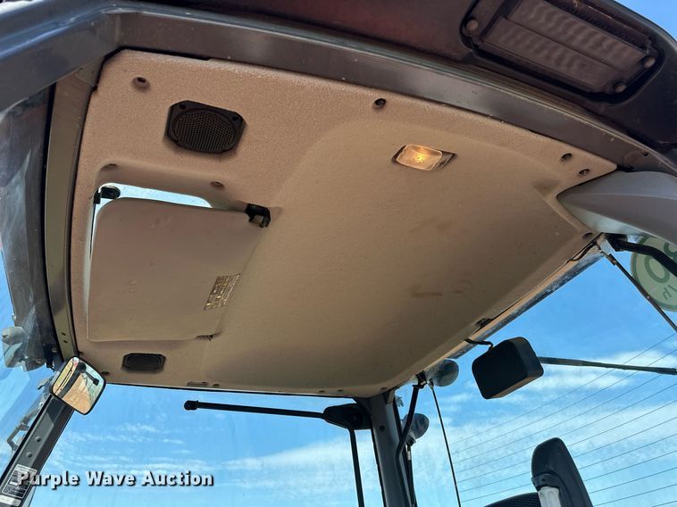 image for item DW8641 2019 Kubota M7-131 MFWD tractor