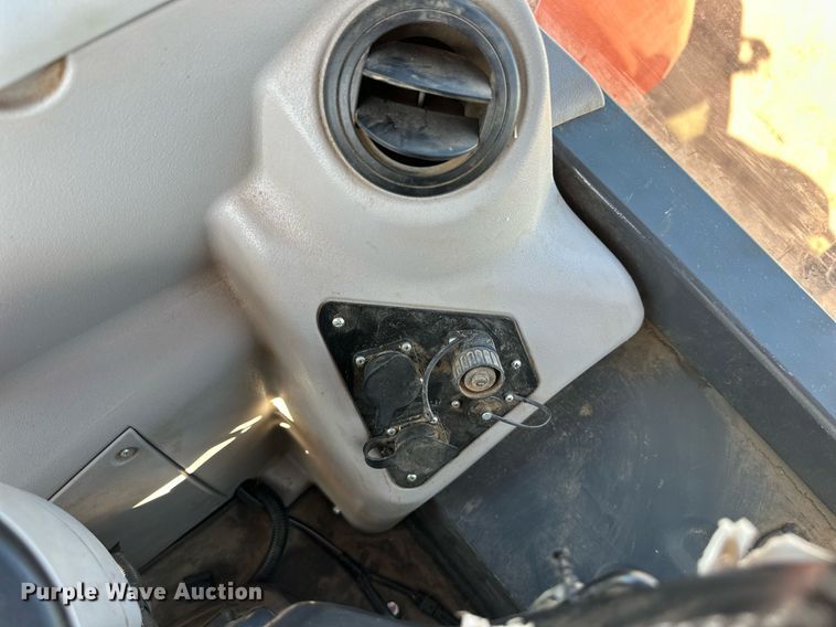 image for item DW8641 2019 Kubota M7-131 MFWD tractor