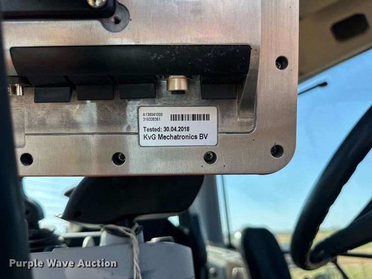 image for item DW8641 2019 Kubota M7-131 MFWD tractor