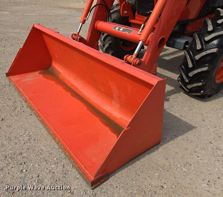 image for item DW8676 2020 Kubota M6060 MFWD tractor