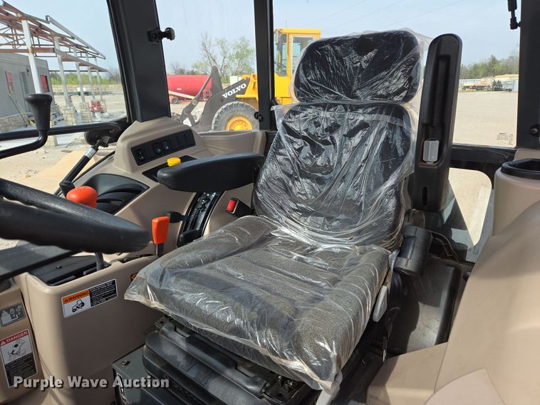 image for item DW8676 2020 Kubota M6060 MFWD tractor