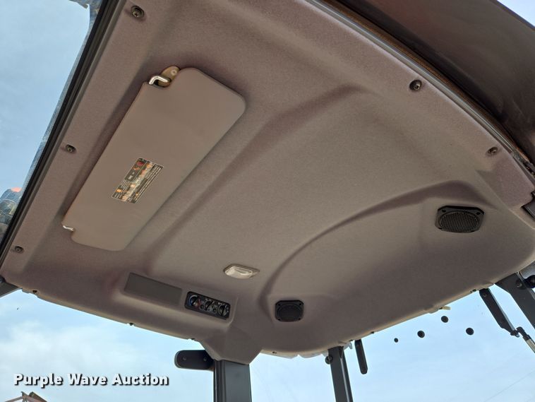 image for item DW8676 2020 Kubota M6060 MFWD tractor