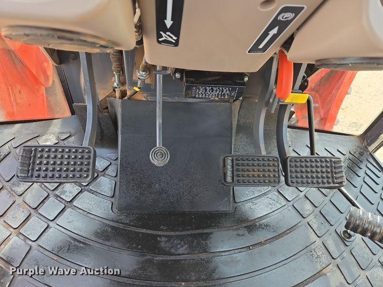 image for item DW8676 2020 Kubota M6060 MFWD tractor