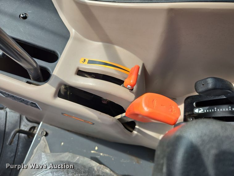 image for item DW8676 2020 Kubota M6060 MFWD tractor