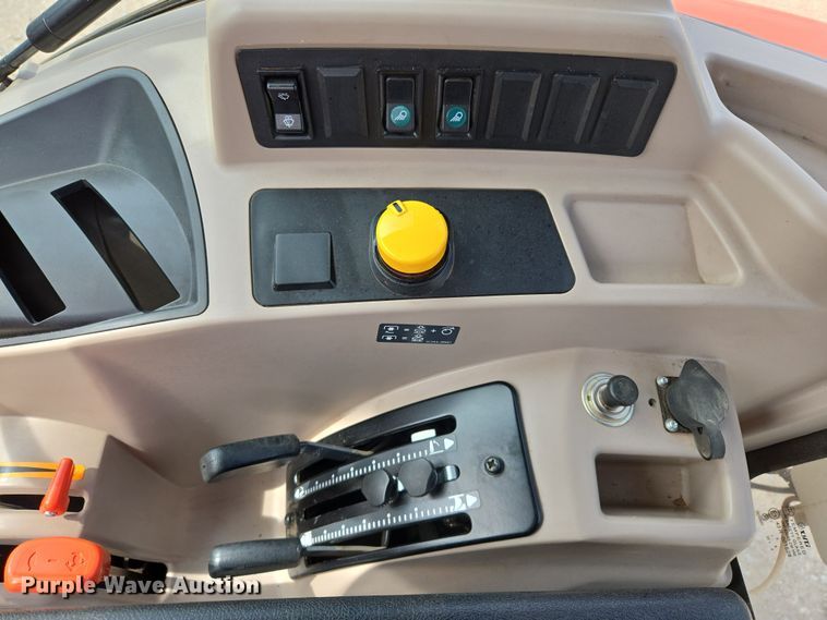 image for item DW8676 2020 Kubota M6060 MFWD tractor