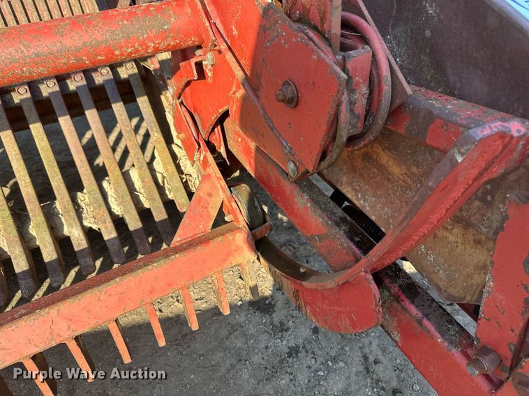 image for item EC2380 1990 Harmon Rockomatic 5800 rock picker