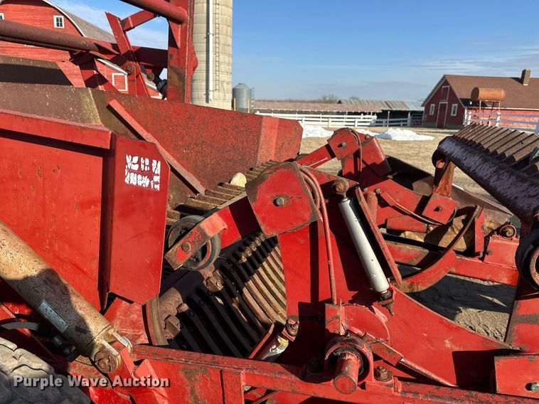 image for item EC2380 1990 Harmon Rockomatic 5800 rock picker