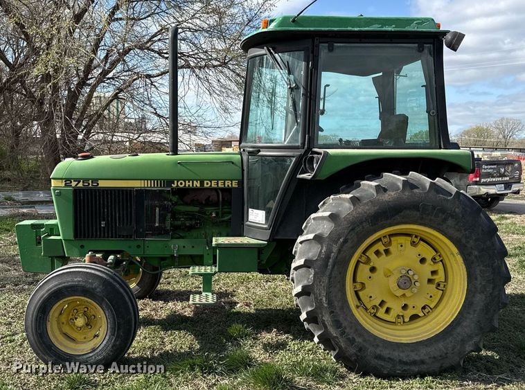 image for item ED4155 1989 John Deere 2755 tractor