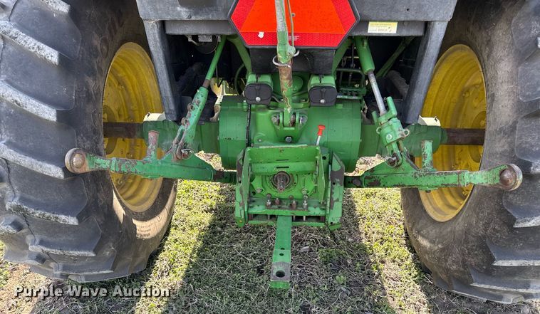 image for item ED4155 1989 John Deere 2755 tractor