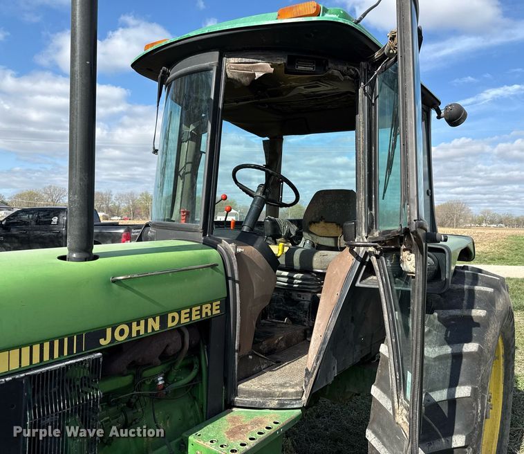 image for item ED4155 1989 John Deere 2755 tractor