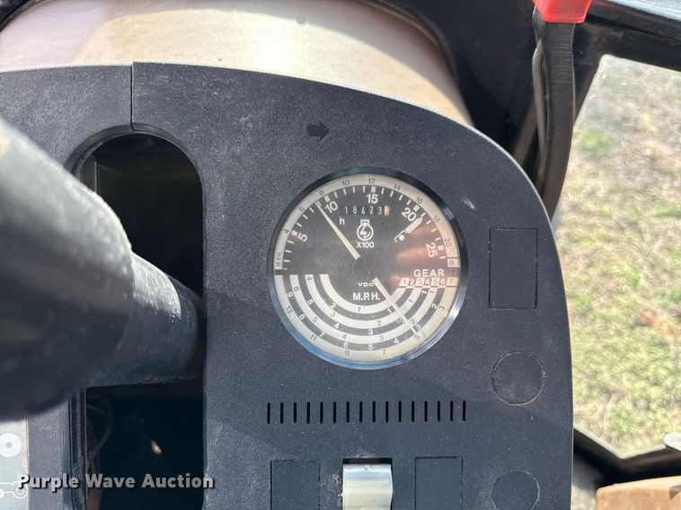 image for item ED4155 1989 John Deere 2755 tractor