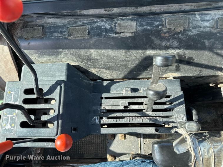 image for item ED4155 1989 John Deere 2755 tractor