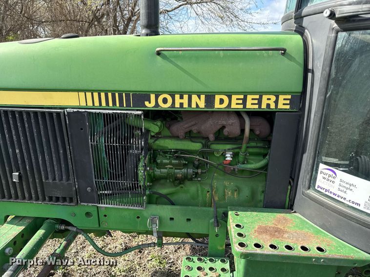 image for item ED4155 1989 John Deere 2755 tractor