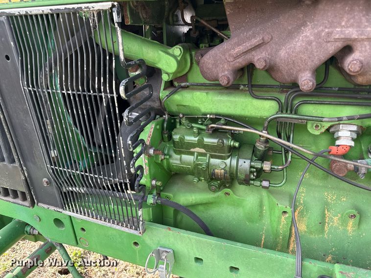 image for item ED4155 1989 John Deere 2755 tractor