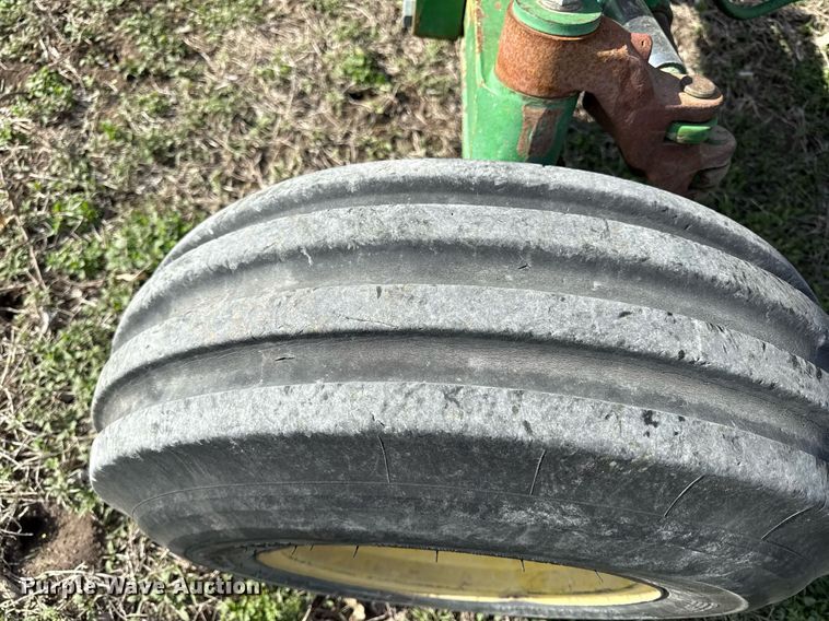 image for item ED4155 1989 John Deere 2755 tractor