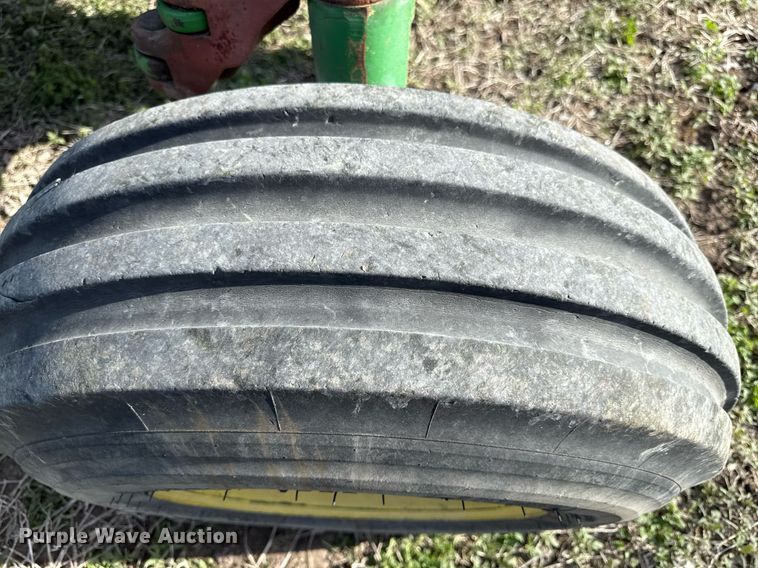 image for item ED4155 1989 John Deere 2755 tractor