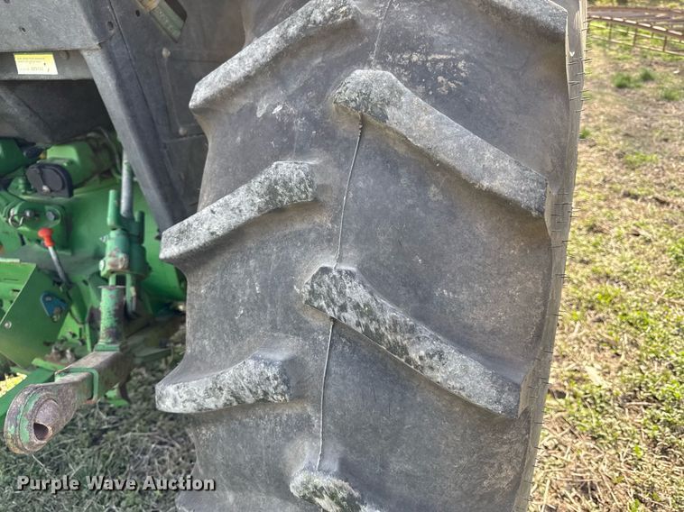 image for item ED4155 1989 John Deere 2755 tractor